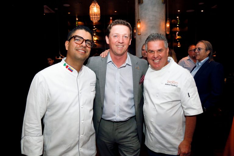 Jhonnatan Contreras, Robert Hill, Richard Sandoval