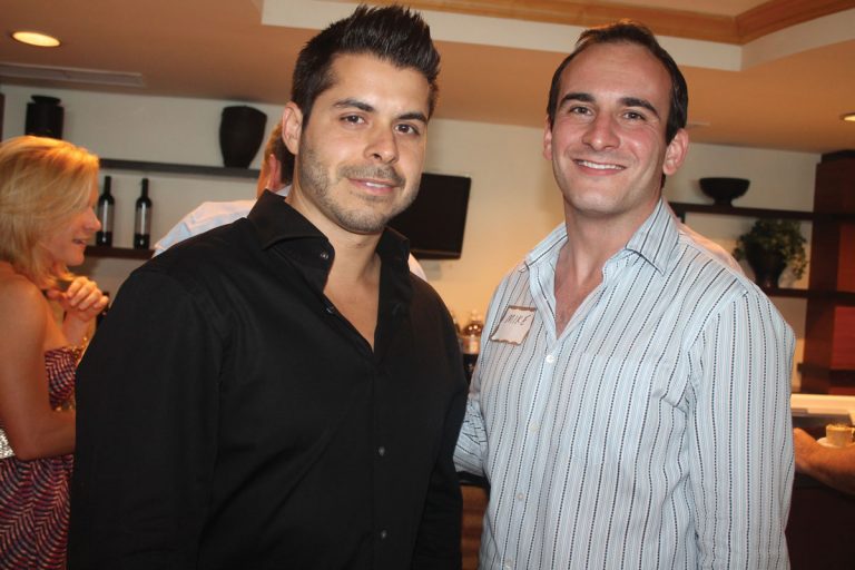 Arnaldo Cantero, Mike Simmons