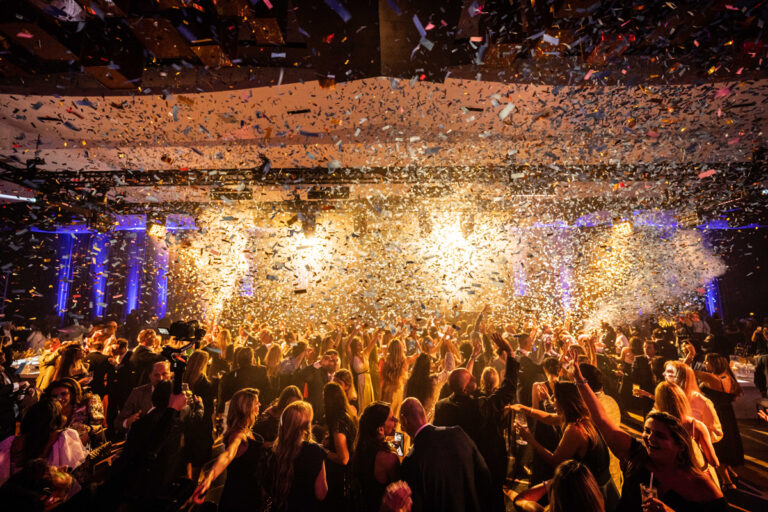 e Gulliver Gala lived up to its epic reputation as the best ticket in town as faculty, parents, alumni and VIP guests ended the night with a live concert, dancing and a golden confetti shower.