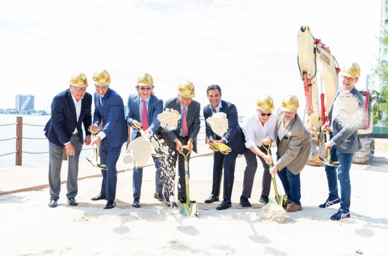 Commissioner Manolo Reyes, Martin, Carlos & Jose Luis Melo, Mayor Francis Suarez, Bernardo Fort Brecia, Commissioners Pepe Diaz & Ken Russell