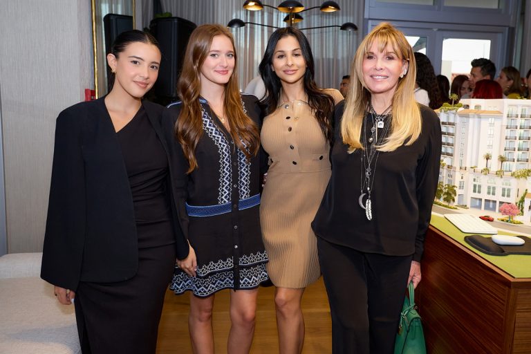 Maria Paula Velez, Samantha Larson, Banna Fakhoury & Mayi de la Vega