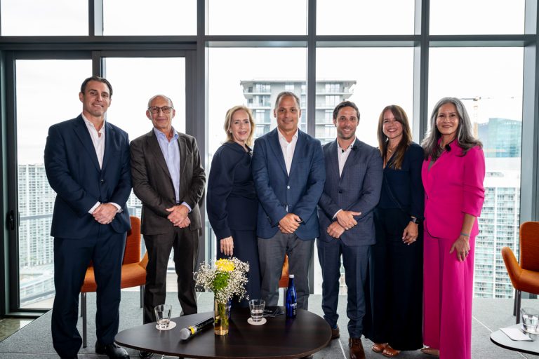 Juan Carlos Tassara Garcia, Ricardo Dunin, Alicia Cervera, Eduardo Vargas, Lorenzo De Santis, Viviana Aspuru & Kat Flores